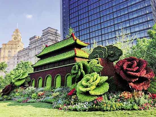 植物雕塑欢度国庆