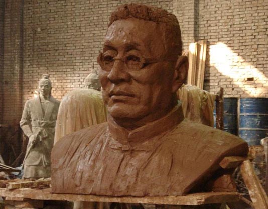 贵州雕塑厂家讲述浮雕的3种表现方法