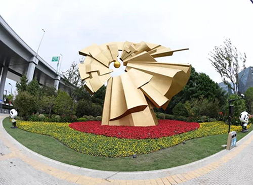 雕塑讲述上海的进博~世界的温度